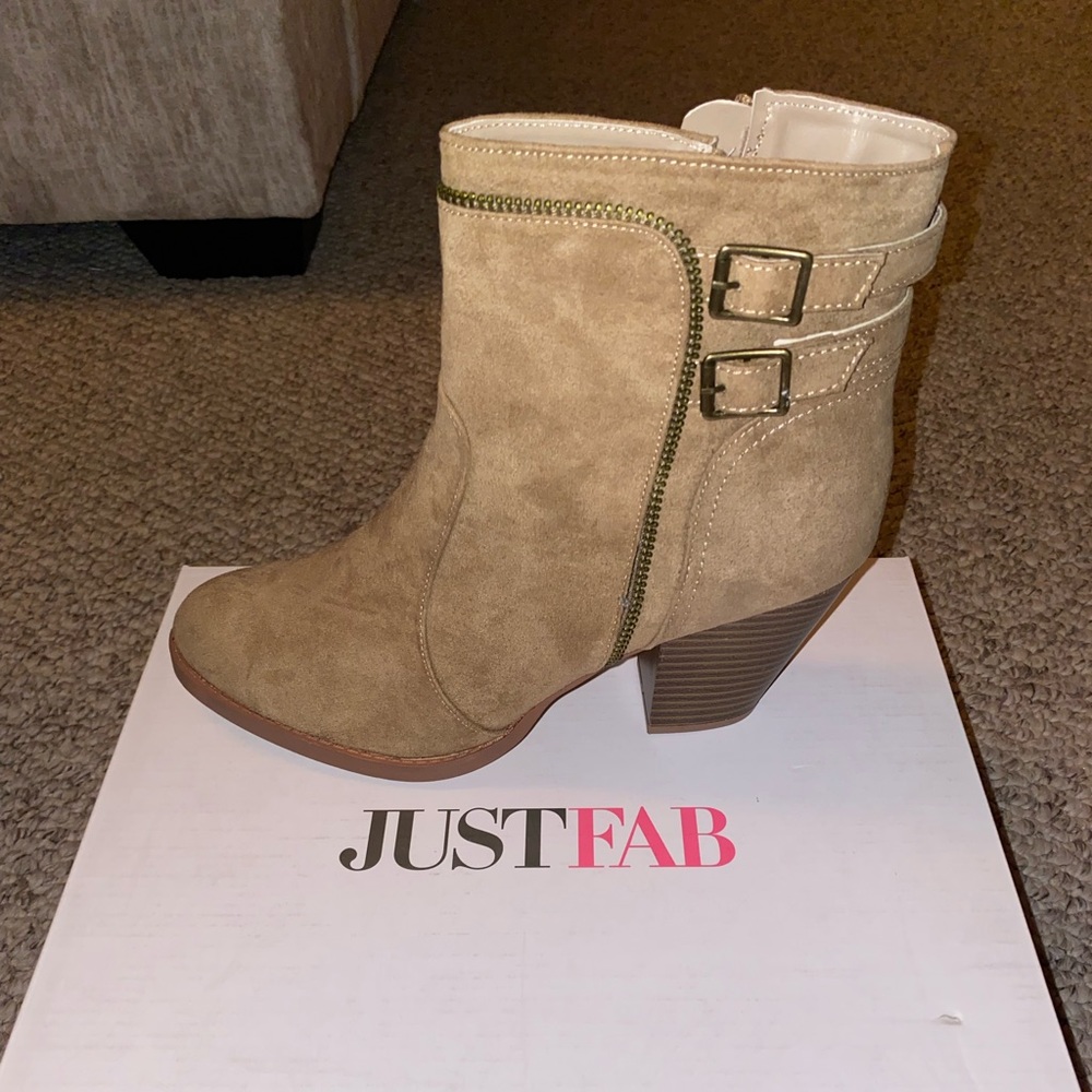 NEVER WORN BOOTIES